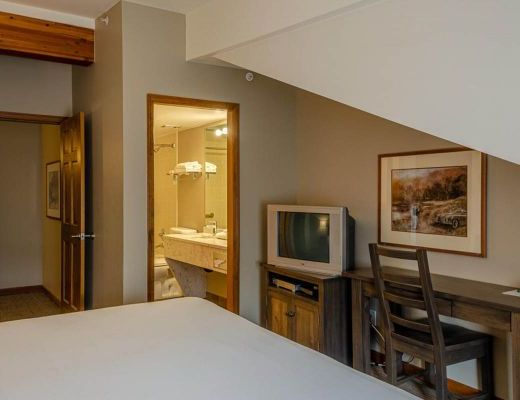 Nancy Greene's Cahilty Lodge - 3 Bdrm - Sun Peaks