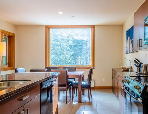 Kookaburra Lodge #204 - 2 Bdrm HT - Sun Peaks