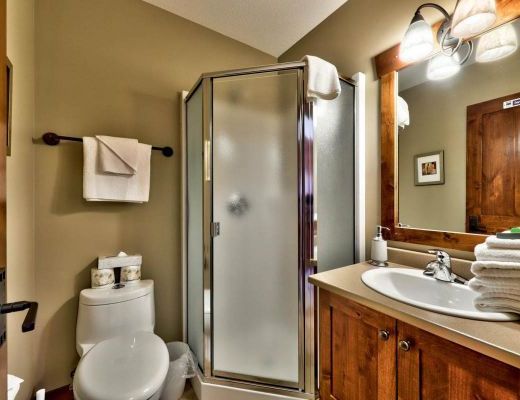 Trapper's Landing #23 - 3 Bdrm + Den HT - Sun Peaks