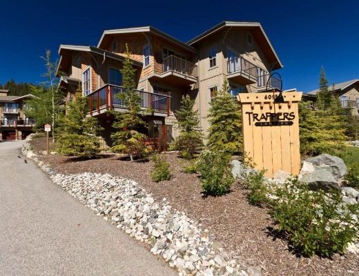 Trapper's Landing #23 - 3 Bdrm + Den HT - Sun Peaks