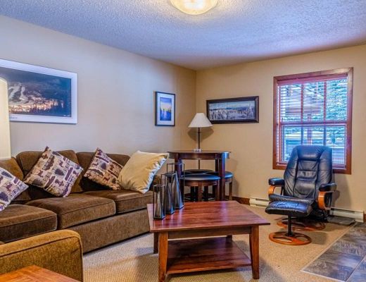 Woodhaven #36 - 4 Bdrm + Den HT - Sun Peaks