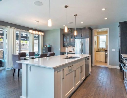 Luxe Kelowna - 5 Bdrm HT - Kelowna (CVH)