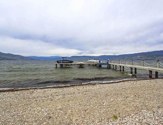 Lakestay - 4 Bdrm w/boat lift - Kelowna (CVH)