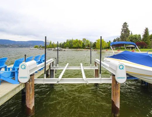 Lakestay - 4 Bdrm w/boat lift - Kelowna (CVH)