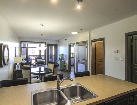 Playa del Sol  - 1 Bdrm + Den Lakeside and Pool Level - Kelowna (CVH)