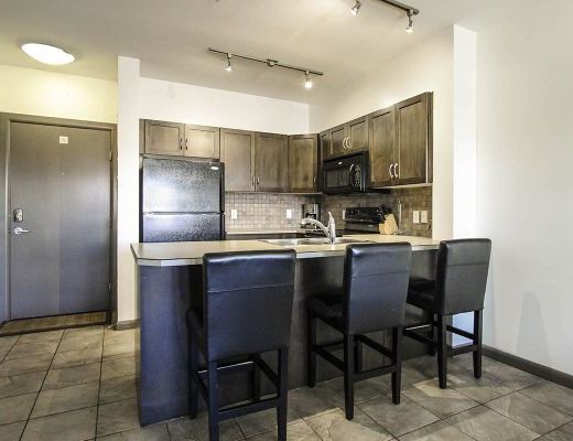 Playa del Sol  - 1 Bdrm + Den Lakeside and Pool Level - Kelowna (CVH)