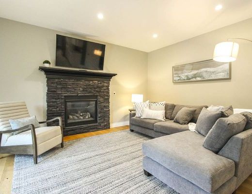 Kelowna Blu - 4 Bdrm w/ Heated Pool - Kelowna (CVH)