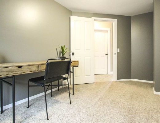 Kelowna Blu - 4 Bdrm w/ Heated Pool - Kelowna (CVH)