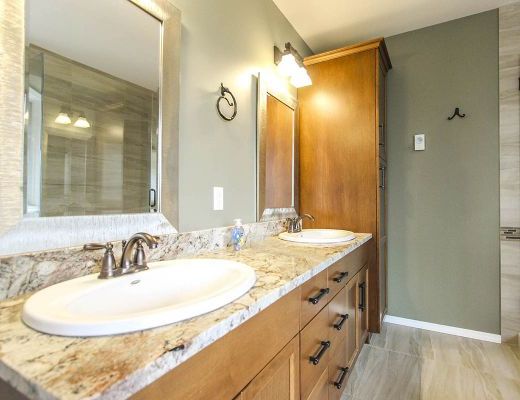 Kelowna Blu - 4 Bdrm w/ Heated Pool - Kelowna (CVH)