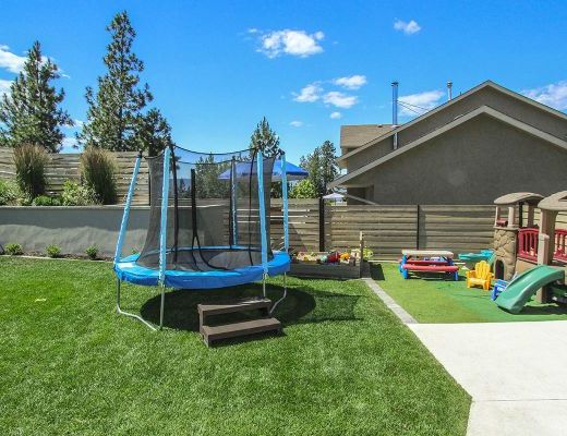 Hillside Hideaway - 4 Bdrm + Den w/ Pool - Kelowna (CVH)