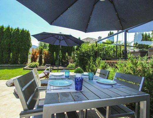 Kelowna Blu - 4 Bdrm w/ Heated Pool - Kelowna (CVH)