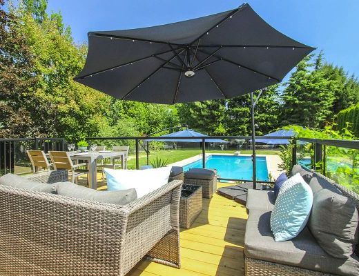 Kelowna Blu - 4 Bdrm w/ Heated Pool - Kelowna (CVH)