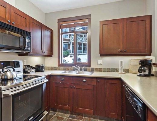 Stone's Throw #24 - 2 Bdrm HT - Sun Peaks (TM)