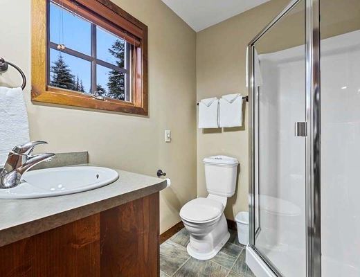 Woodhaven #10 - 4 Bdrm + Den HT - Sun Peaks (TM)