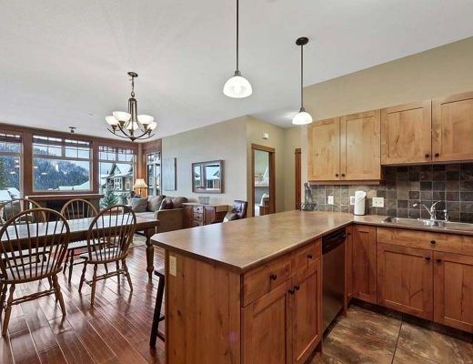 Settlers Crossing #17 - 2 Bdrm HT - Sun Peaks (TM)