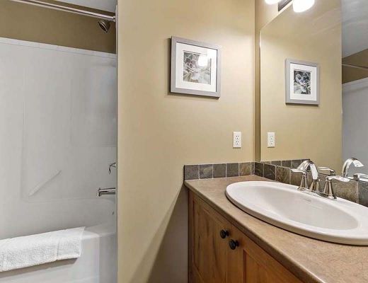 Settlers Crossing #18 - 2 Bdrm HT - Sun Peaks (TM)