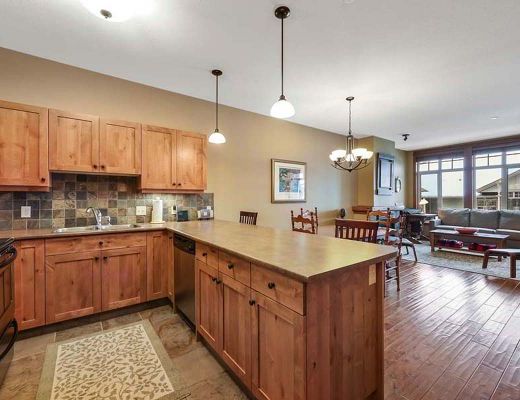 Settlers Crossing #18 - 2 Bdrm HT - Sun Peaks (TM)