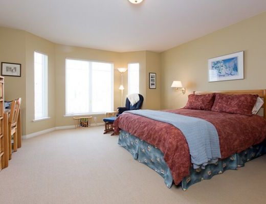 Blue Skies Main - 3 Bdrm + Den HT (E) - Silver Star (VC)