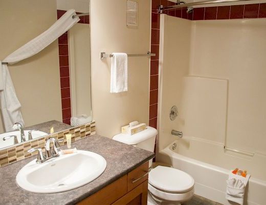 Lord Aberdeen Hotel - 1 Bdrm w/ Alcove (3rd Floor) - Silver Star