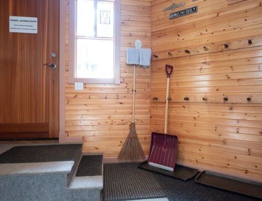 Mountain Car Chalet - Northwoods -  3 Bdrm - Silver Star (VC)