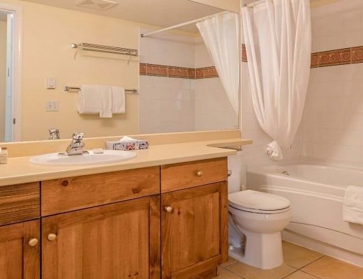 Silver Creek Lodge - Bachelor / 1 Bath (Village Facing) - Silver Star