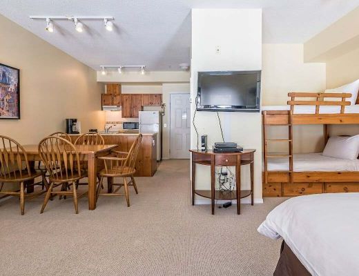 Silver Creek Lodge - Bachelor / 1 Bath (Village Facing) - Silver Star