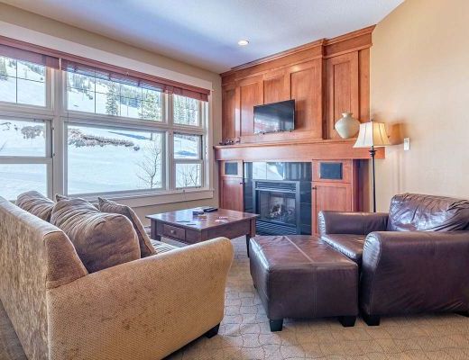 Snowbird Lodge - 1 Bdrm + Den Executive HT (Village) - Silver Star