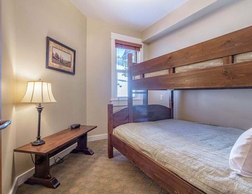 Snowbird Lodge - 1 Bdrm + Den Executive HT (Village) - Silver Star