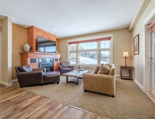 Snowbird Lodge - 3 Bdrm Executive HT (Slope Facing) - Silver Star