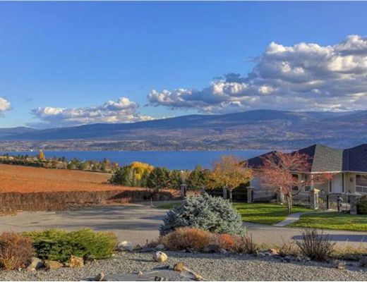 Sunset Rancher - 3 Bdrm w/ Pool (CVH) - West Kelowna