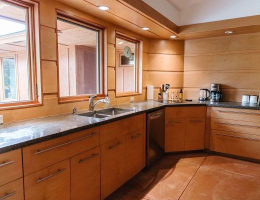 Delta Oasis - 3 Bdrm HT - Kelowna