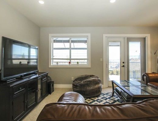 Summer Breeze - 4 Bdrm w/Hot Tub - Kelowna (CVH)