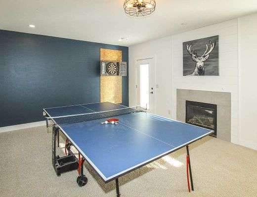 Summer Breeze - 4 Bdrm w/Hot Tub - Kelowna (CVH)