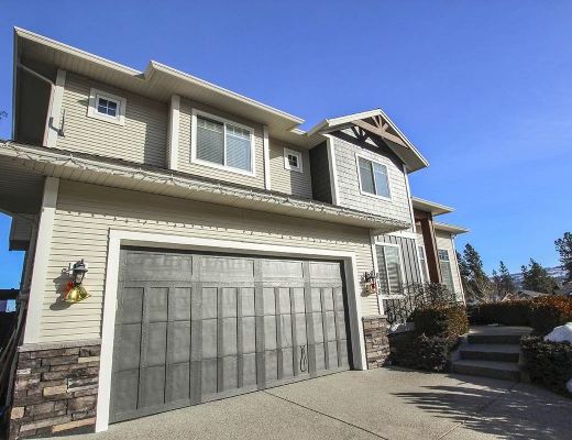 Summer Breeze - 4 Bdrm w/Hot Tub - Kelowna (CVH)