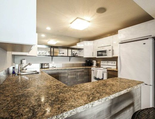 Lakeview Escape - 4 Bdrm w/Heated Pool HT - West Kelowna