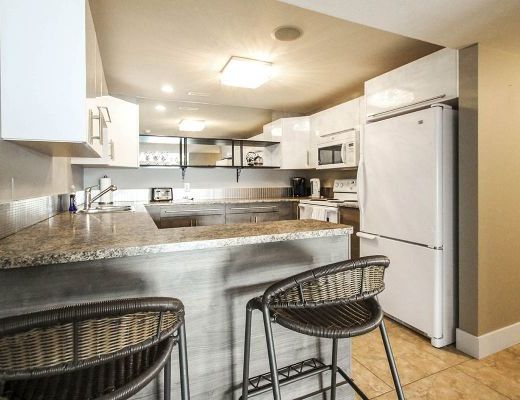 Lakeview Escape - 4 Bdrm w/Heated Pool HT - West Kelowna