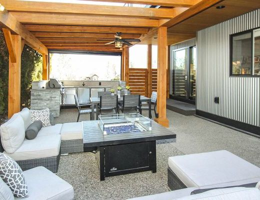 Summer Breeze - 4 Bdrm w/Hot Tub - Kelowna (CVH)