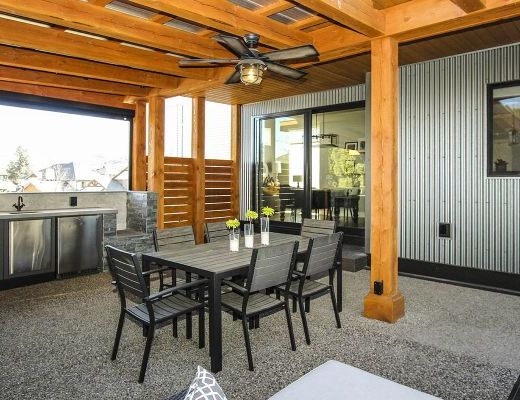 Summer Breeze - 4 Bdrm w/Hot Tub - Kelowna (CVH)