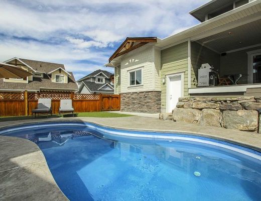 The Veranda - 4 Bdrm Heated Pool - Kelowna (CVH)