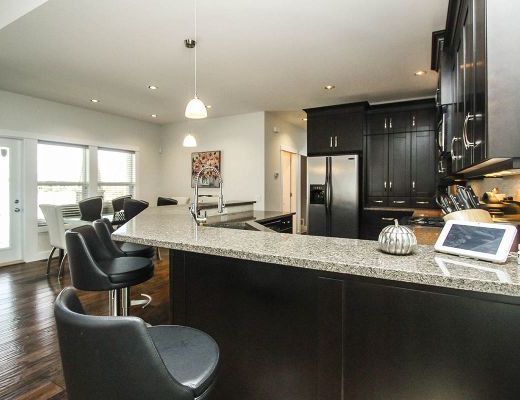 The Veranda - 4 Bdrm Heated Pool - Kelowna (CVH)