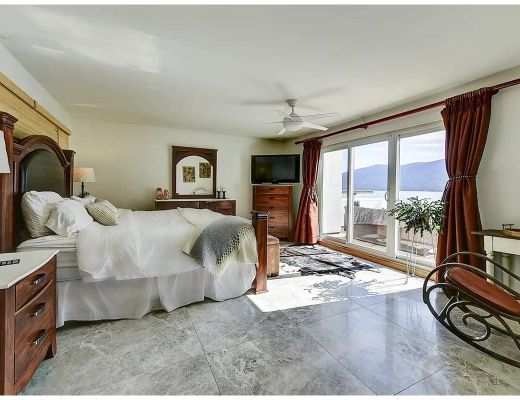 Pura Vida - 3 bdrm Semi lakefront - Kelowna 