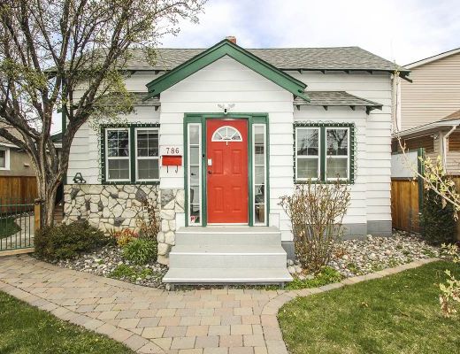 Storybook Home - 4 Bdrm - Kelowna