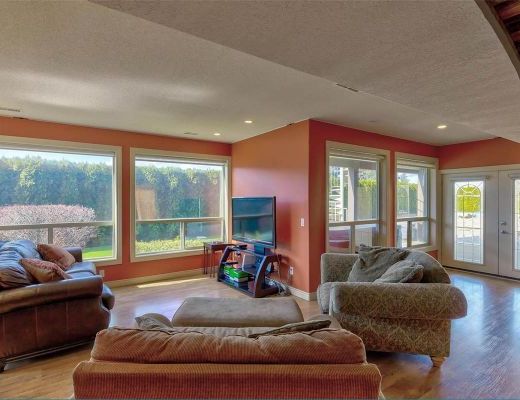 Lake Country Living - 5 Bdrm with heated pool and HT- Lake Country