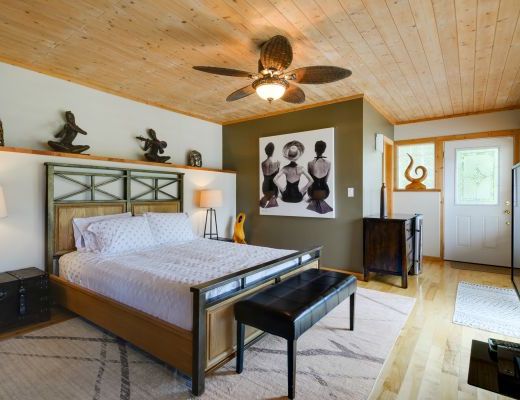 The Waters Edge - 5 Bdrm plus Hot tub - Kelowna (CVH)