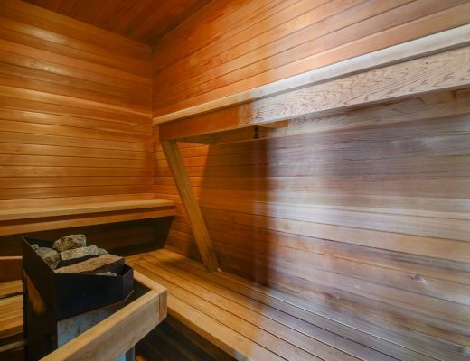 The Waters Edge - 5 Bdrm plus Hot tub - Kelowna (CVH)