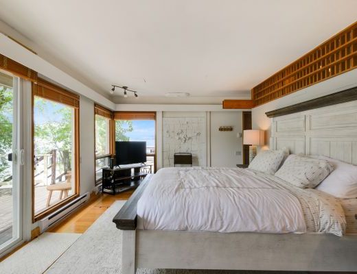 The Waters Edge - 5 Bdrm plus Hot tub - Kelowna (CVH)