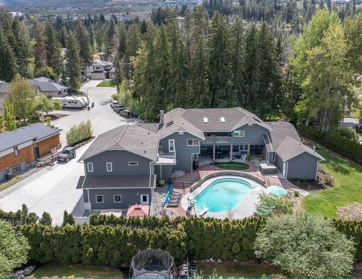 Stay a While Estate - 5 Bdrm Heated Pool and HT - Kelowna