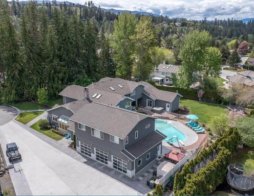 Stay a While Estate - 5 Bdrm Heated Pool and HT - Kelowna