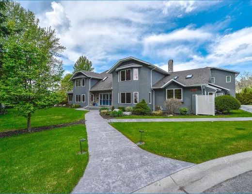 Stay a While Estate - 5 Bdrm Heated Pool and HT - Kelowna