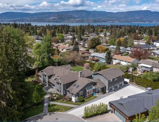 Stay a While Estate - 5 Bdrm Heated Pool and HT - Kelowna